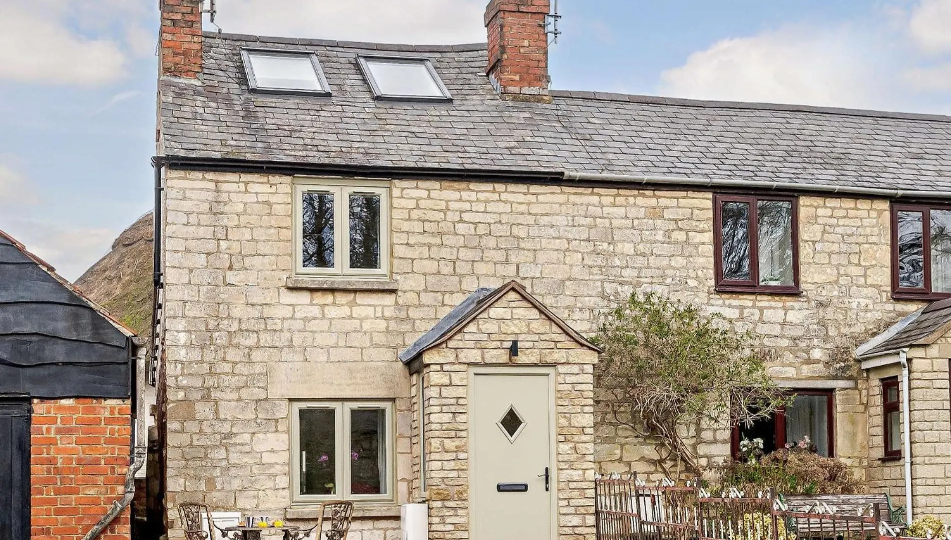 2 Bed In Gloucester 91603 Matson